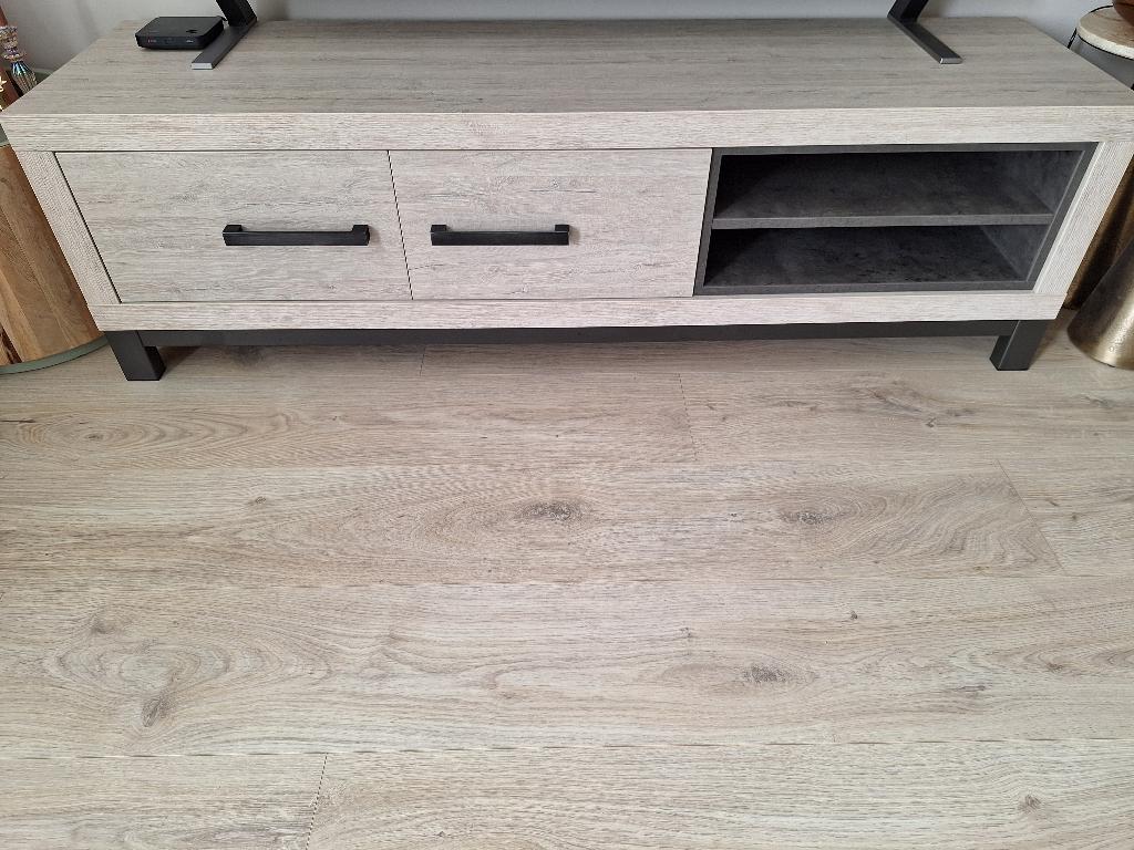 Tv meubel, Ophalen, 150 tot 200 cm, Zo goed als nieuw, Minder dan 100 cm