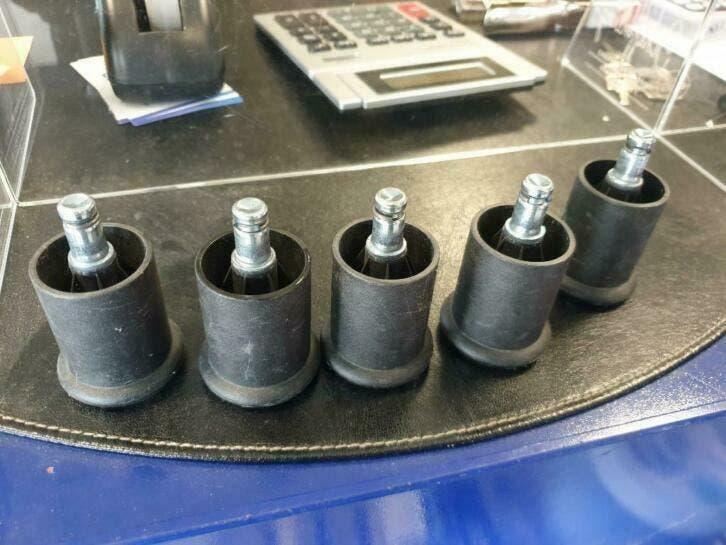 set vaste poten  ipv zwenkwielen voor onder  bureaustoel