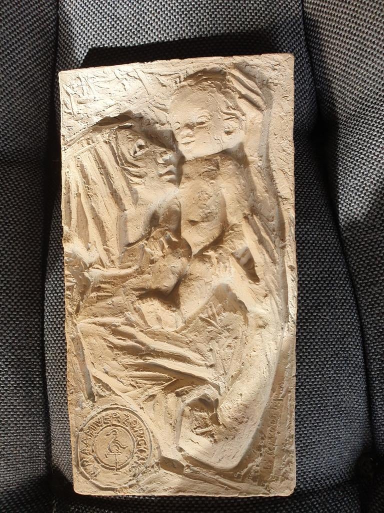 Moeder en kind reliëf mooi werk van els tervoort heumen, Ophalen of Verzenden