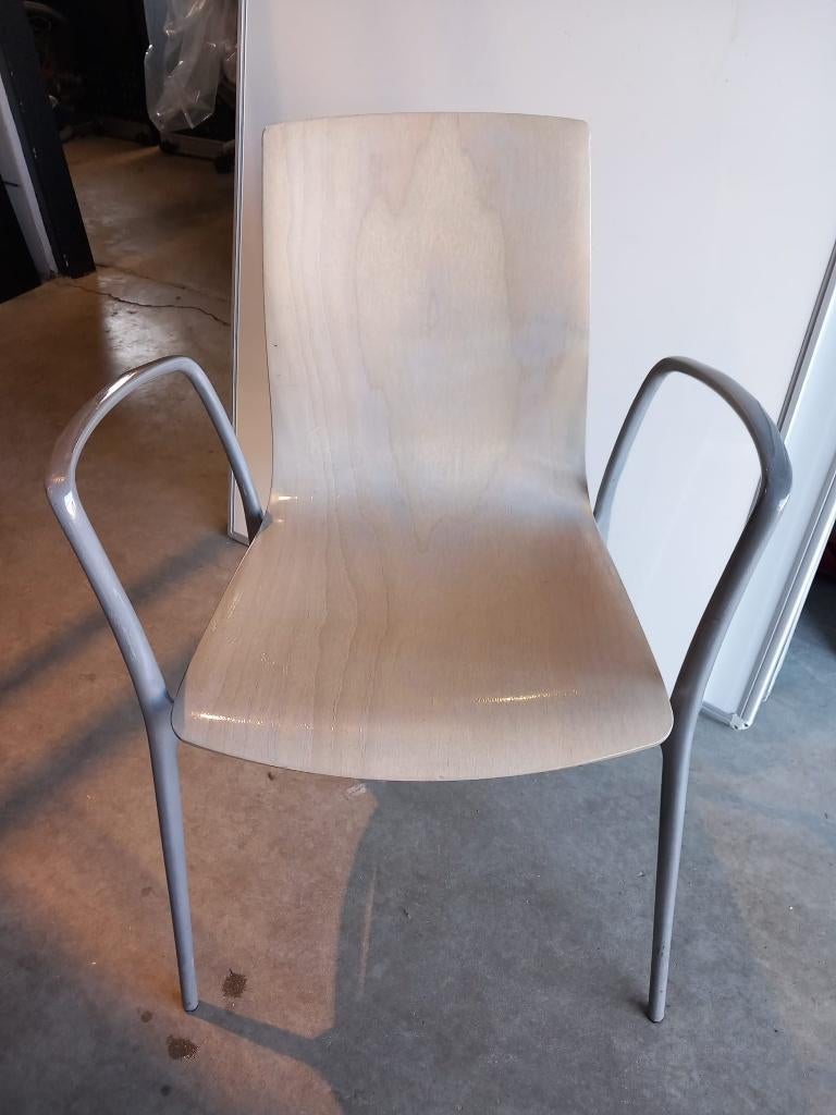 Vier Akaba Gorka stoelen design door Jorge Pensi, Ophalen, Kunststof, Gebruikt, Overige kleuren