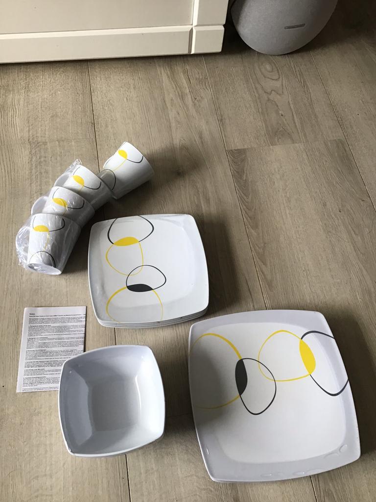 Nieuw 16-delig kampeerservies Melamine & More QuadratoYellow, Nieuw, Ophalen of Verzenden, Nieuw 16-delig kampeerservies Melamine & More Quadrato Yellow serviesset - Camping Servies 16-dlg.