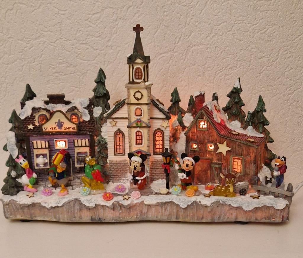 Prachtig kerstdorp

met minnie,mickey.pluto.donald.katrien., Ophalen of Verzenden, Nieuw