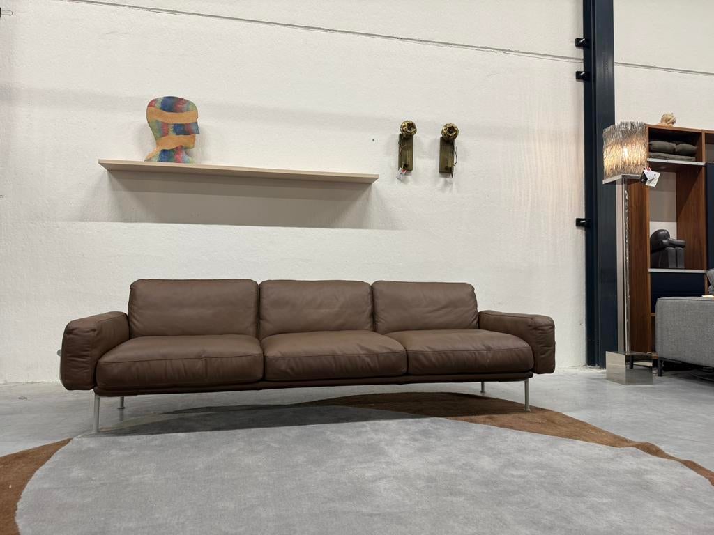 Nieuw Gelderland 10030 Hebe B3,5 Bank Bruin leer Design, Huis en Inrichting, Banken | Bankstellen, Rechte bank, Gelderland, Driepersoons