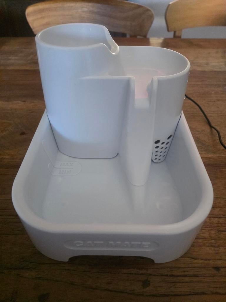 Cat Mate drinkfontijn + 11 nieuwe filters, Dieren en Toebehoren, Kattenvoerbakken en Drinkbakken, Ophalen of Verzenden, Zo goed als nieuw