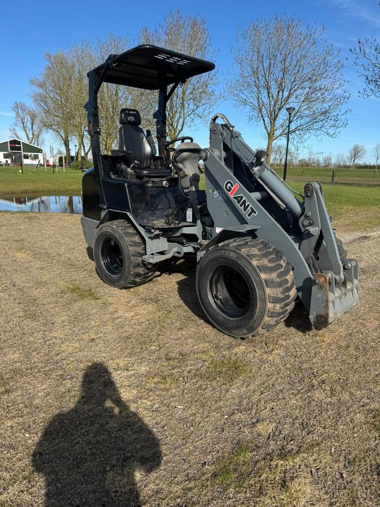 Giant v452 mini shovel black editon, Zakelijke goederen, Machines en Bouw | Kranen en Graafmachines, Ophalen, Wiellader of Shovel