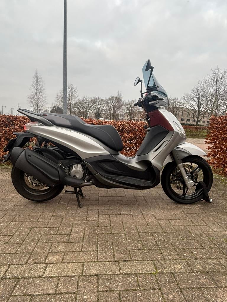 Piaggio Beverly 350 uit 2017 km stand 10800