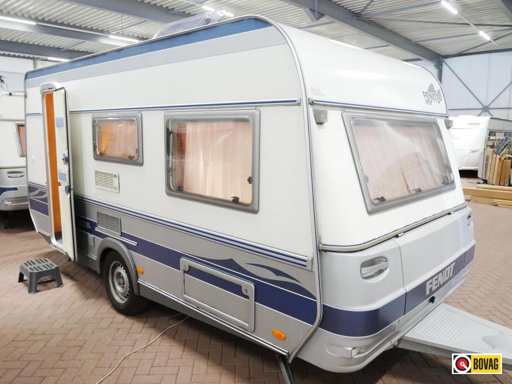 Fendt Saphir 450 QB incl. fietsenrek, Caravans en Kamperen, Caravans, Niet ingevuld, Bedrijf, 750 - 1000 kg, Schokbreker