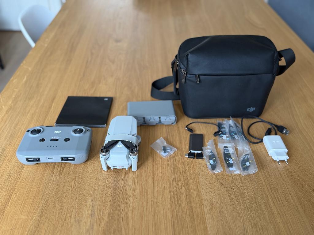 DJI (Mavic) Mini 2 Fly More Combo - Drone + SD kaart, Ophalen, Cameradrone, 15 tot 30 minuten, Zo goed als nieuw