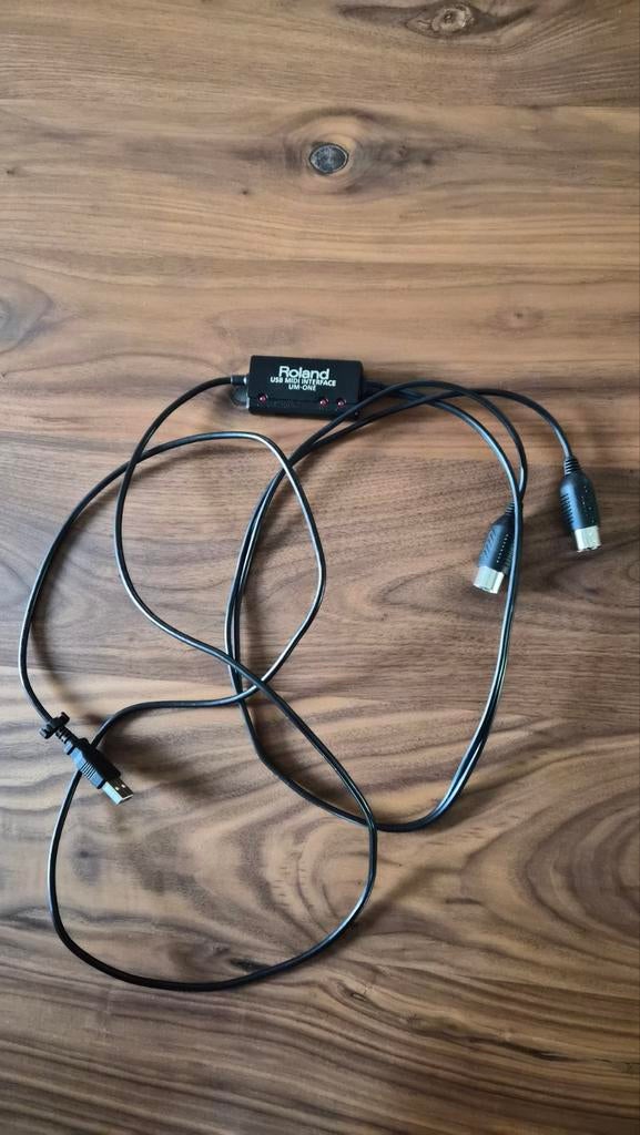 Roland UM-ONE USB MIDI Interface MK2, Muziek en Instrumenten, Midi-apparatuur, Ophalen of Verzenden, Zo goed als nieuw