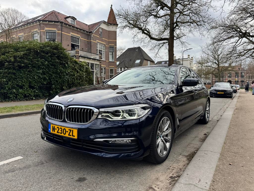BMW 530e Plug-in Hybrid | 252pk | 2017 | Automaat | Camera, 1998 cc, Achterwielaandrijving, Zwart, Blauw