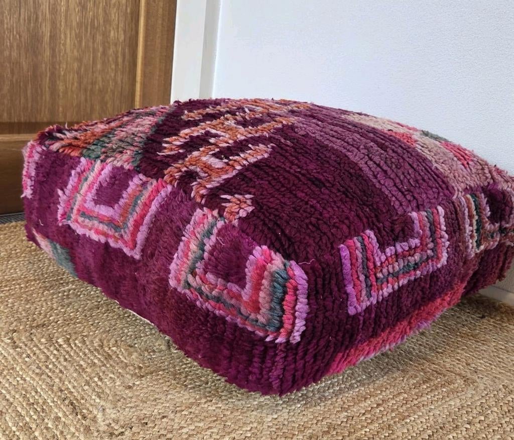 Paarse berber poef, Huis en Inrichting, Banken | Voetenbanken en Poefen, Verzenden, Zo goed als nieuw, 50 tot 75 cm, 50 tot 75 cm