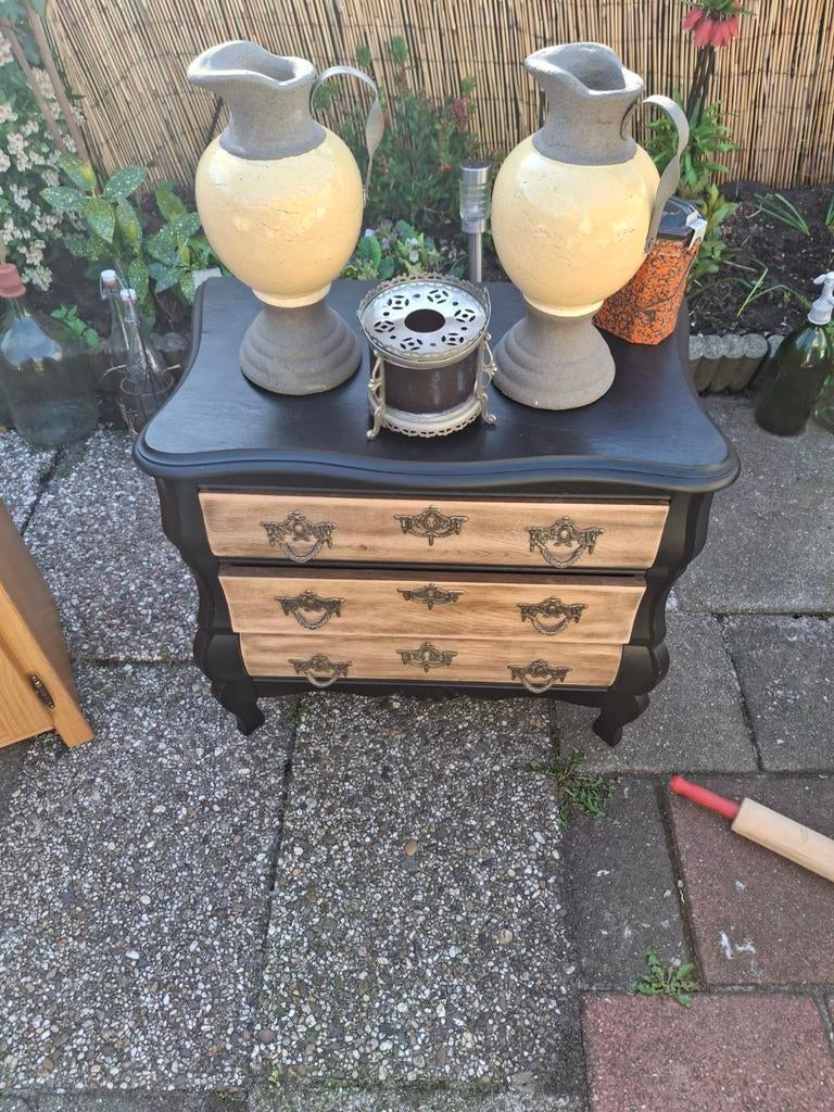 Uniek zwart ladenkastje met houten lades, Overige houtsoorten, Minder dan 50 cm, Gebruikt, Ophalen of Verzenden