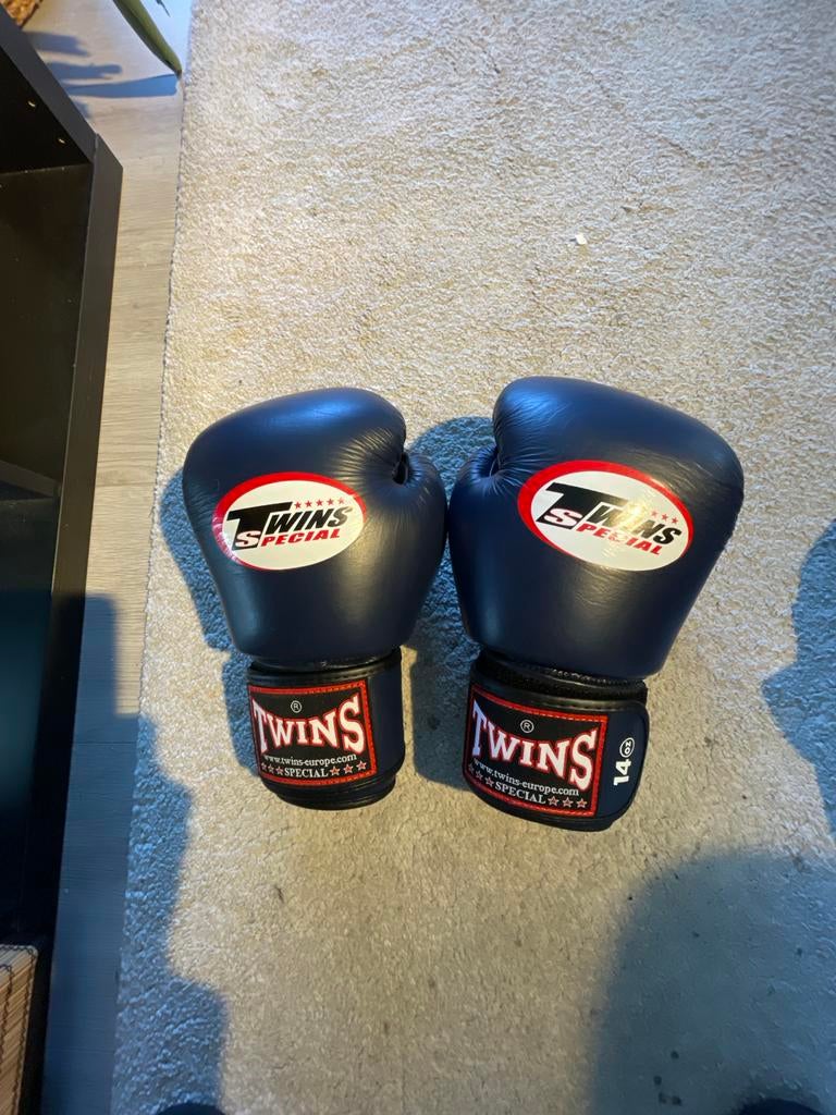 Twins Bokshandschoenen – Donkerblauw (Zo goed als nieuw), Sport en Fitness, Ophalen of Verzenden, Zo goed als nieuw, Bokshandschoenen