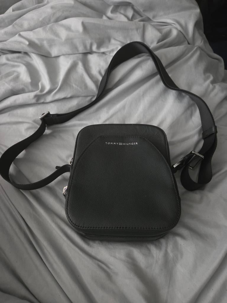 Tommy Hilfiger schoudertas - Zwart - Leer, Ophalen, Zo goed als nieuw, Zwart, Leer