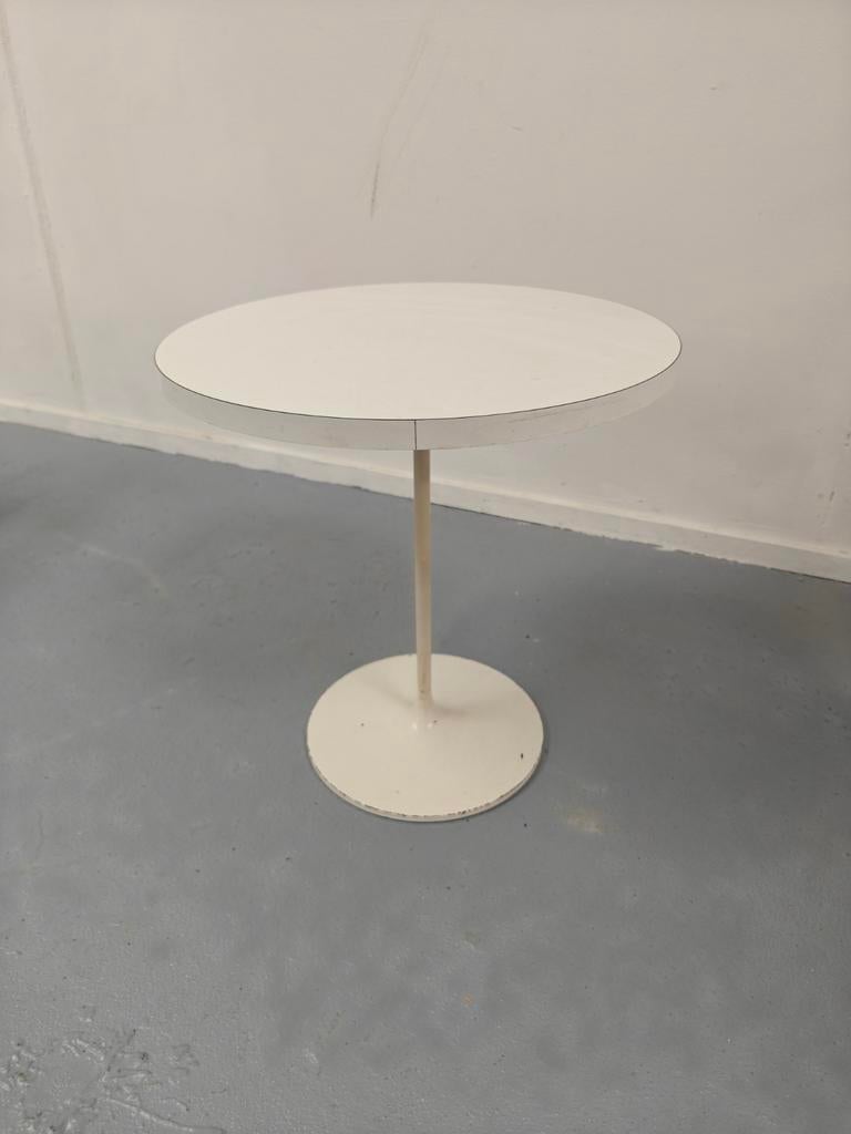 Vintage Artifort bijzettafel, wit, rond, 45 tot 60 cm, Minder dan 55 cm, Gebruikt, Vintage, Mid-century modern