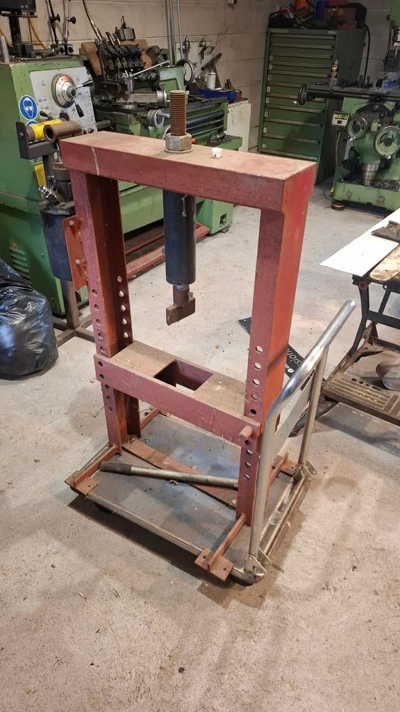 Wekplaatspers  hydraulische pers project., Ophalen