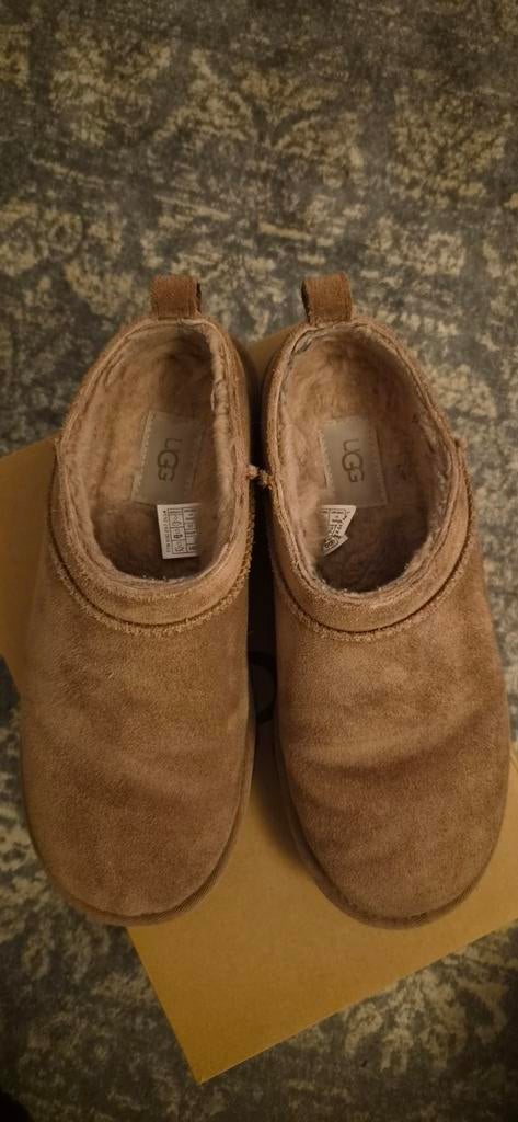 ugg micro rocky oak maat 39, UGG, Bruin, Ophalen of Verzenden, Pantoffels of Sloffen