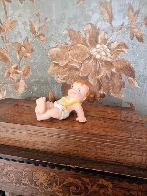 poppenhuis miniaturen baby popje 5 cm, Ophalen of Verzenden, Jongen of Meisje