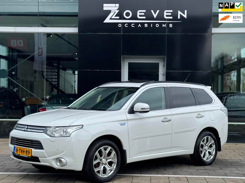 Mitsubishi Outlander 2.0 PHEV Instyle+, Zwart, 4 cilinders, Wit, Vierwielaandrijving