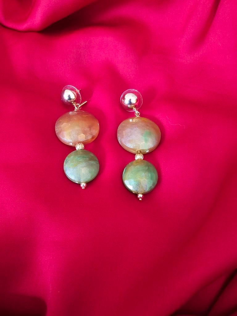 Goudkleurige oorbellen groene en bruine stenen, CAMPS&CAMPS., Sieraden, Tassen en Uiterlijk, Oorbellen, Overige materialen, Hangers