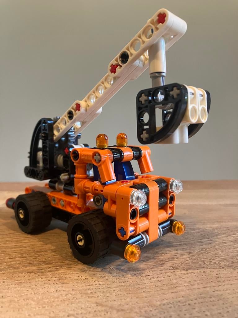 Lego technic hoogwerker 2 in 1 set 42088 in doos, Ophalen of Verzenden, Zo goed als nieuw, Complete set, Lego