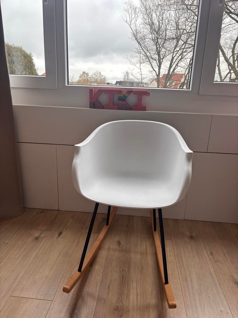 Witte schommelstoel / kuipstoel voor kinderkamer of lezen, Huis en Inrichting, Stoelen, Kunststof, Gebruikt, Wit, Ophalen of Verzenden
