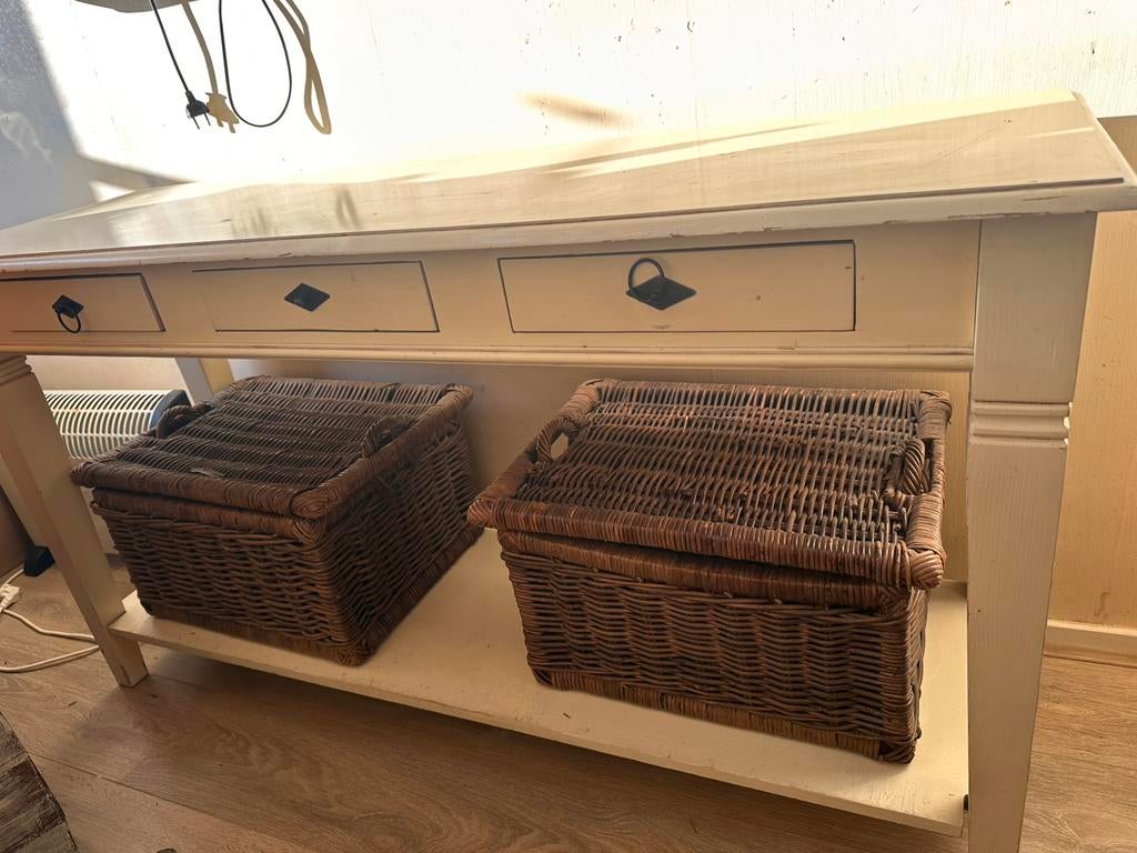 Leuke side table  landelijk met manden, Huis en Inrichting, Tafels | Sidetables, Ophalen of Verzenden, 25 tot 50 cm, Rechthoekig