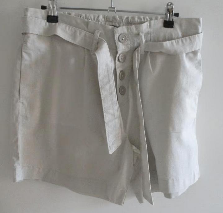 Pescara ecru linnen shorts, maat M, Kleding | Dames, Broeken en Pantalons, Nieuw, Maat 38/40 (M), Beige, Kort, Verzenden
