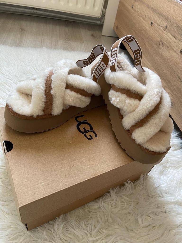 Echte fluffy uggs huis pantofels hoog, Ophalen, Zo goed als nieuw, Meisje, Schoentjes