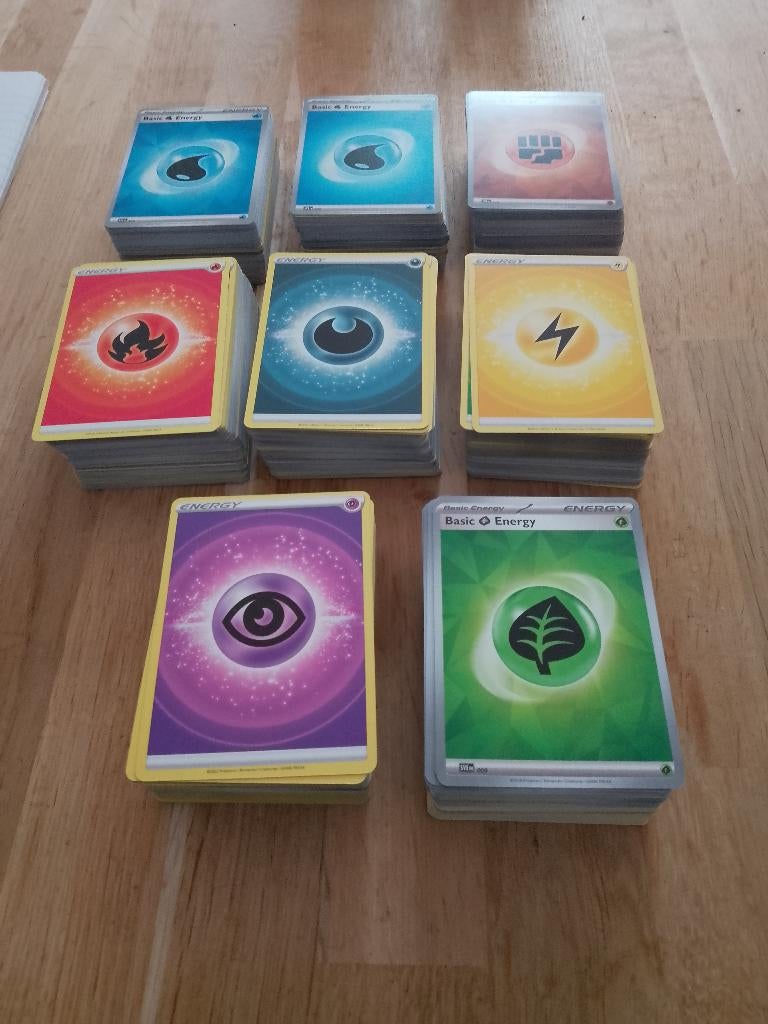 800 Pokemon energy kaarten (6 holo), Hobby en Vrije tijd, Verzamelkaartspellen | Pokémon, Ophalen, Zo goed als nieuw, Meerdere kaarten