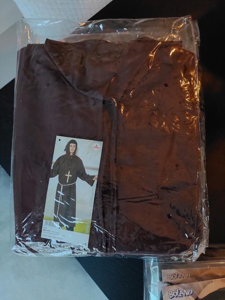 Carnavalskleding Monnik - 5 Pakken Maat 54 + 3 Pruiken, Maat 52/54 (L), Carnaval, Ophalen of Verzenden, Zo goed als nieuw