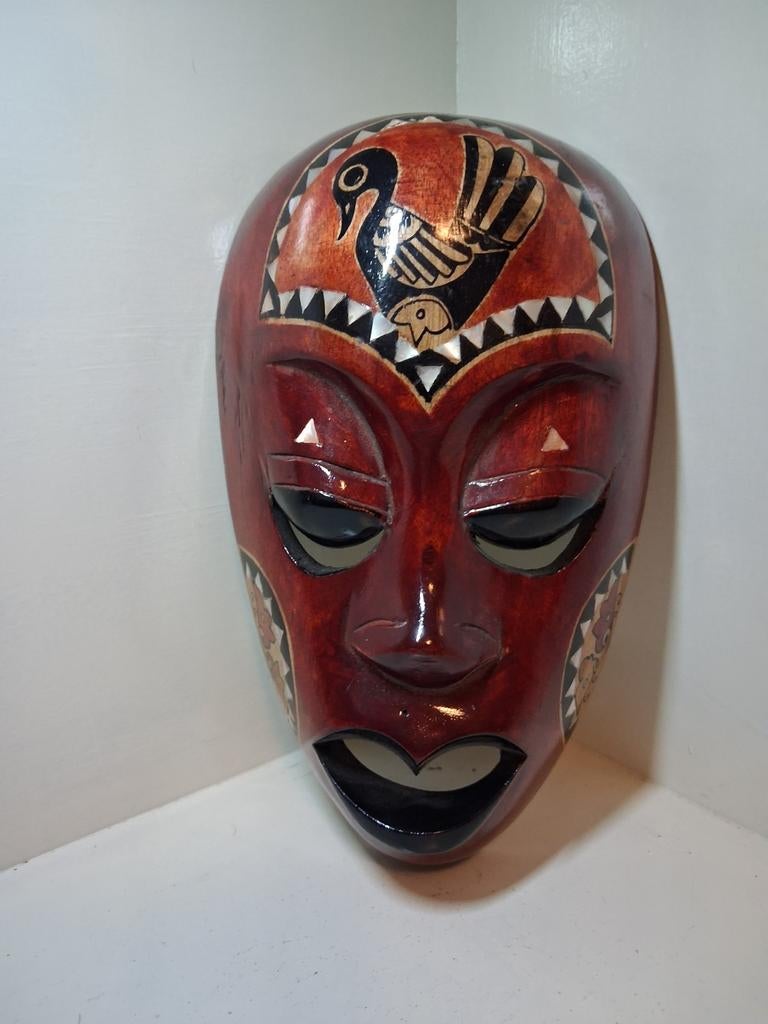 Handgesneden Afrikaans houten wandmasker met parelmoer inleg, Ophalen of Verzenden