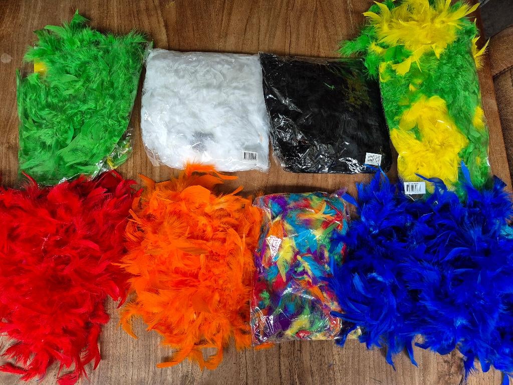 GERES CARNAVAL - 9 x Boa - wit geel groen blauw zwart oranje, Maat 38/40 (M), Carnaval, Ophalen of Verzenden, Accessoires