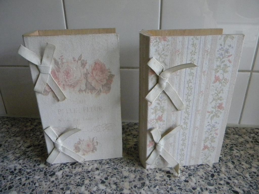 KISTJE IN BOEKVORM, 2 STUKS, OPBERGKISTJE, Ophalen of Verzenden, Zo goed als nieuw