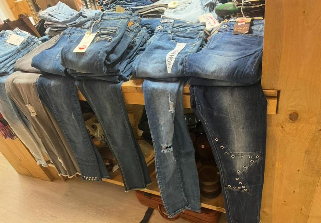 100 spijkerbroeken restpartij Verschillende merken dames, Kleding | Dames, Ophalen, ., Nieuw, .