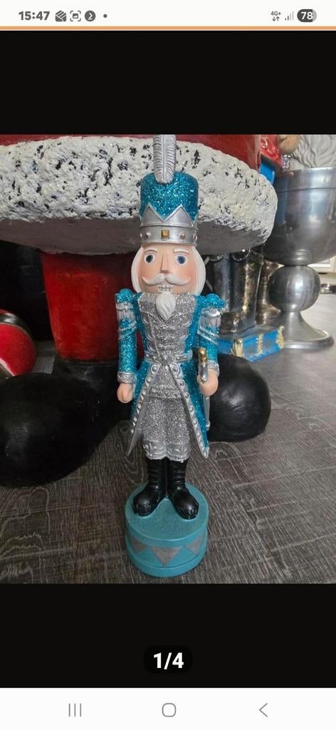 Notekraker blauw met zwaard
30 cm hoog, Ophalen of Verzenden, Mens