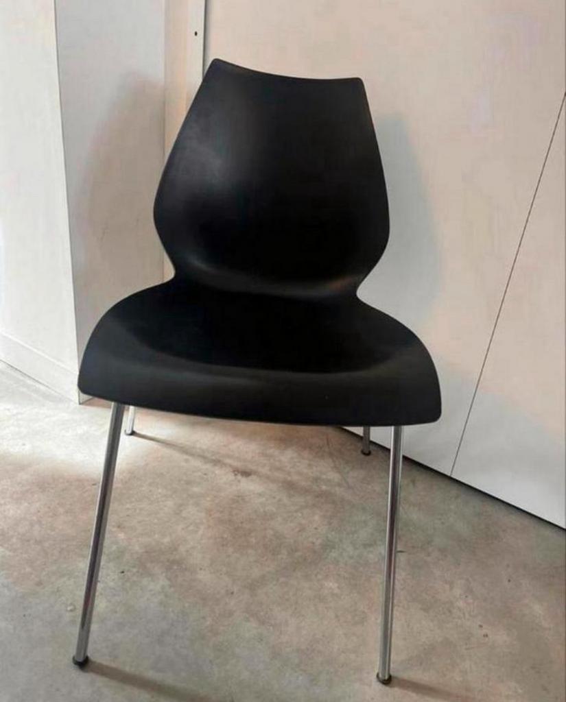 Zwarte design eetkamerstoel ‘Maui’ Kartell Vico Magistretti, Huis en Inrichting, Stoelen, Gebruikt, Eén, Kunststof, Zwart, Ophalen
