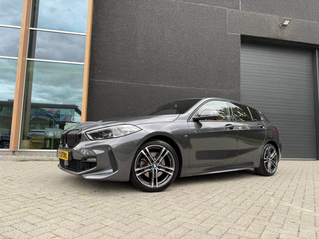 BMW 118i Aut | M Sport | High Executive | Leder | 2021 | BTW, Auto's, BMW, 65 €/maand, 136 pk, 1295 kg, USB