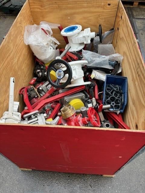 2183. Partij afsluiters / kranen / vlinderklep / kogelkraan, Ophalen, Zo goed als nieuw