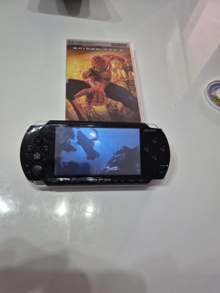 PSP 1004 Zwart met 12 Games en Accessoires - Complete Set!, Spelcomputers en Games, Spelcomputers | Sony PSP, Ophalen of Verzenden
