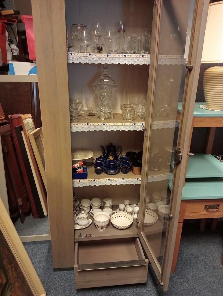 Vitrinekast in Nieuwstaat èn helemaal perfect, EU, Met deur(en), EU, 150 tot 200 cm