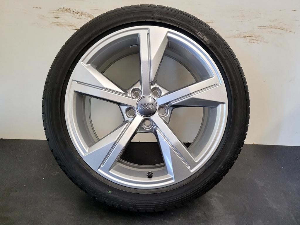 Nieuw 17 inch audi A1 velgen 215 55 17 zomer seat skoda vw, Auto-onderdelen, Banden en Velgen, Banden en Velgen, Zomerbanden, 17 inch