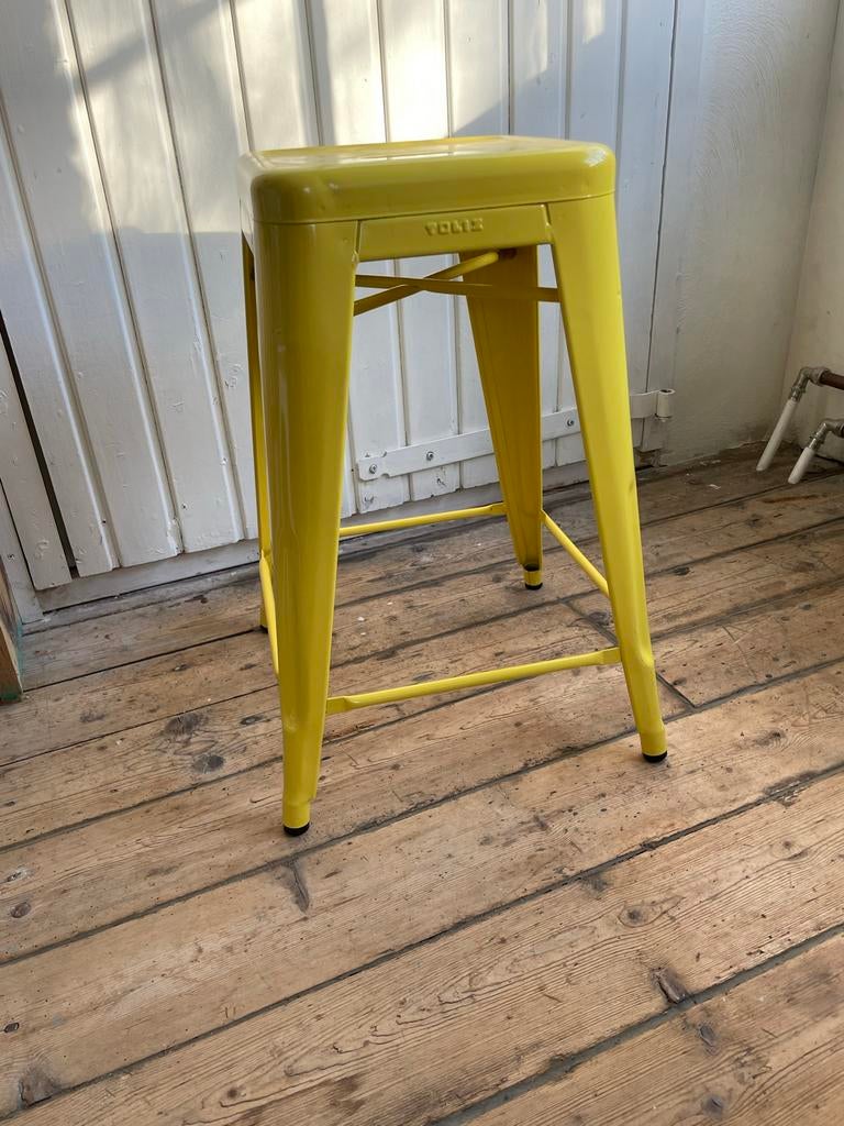 Originele Tolix kruk 60cm - klein deukje, Gebruikt, 60 tot 90 cm, Ophalen of Verzenden, 1 kruk