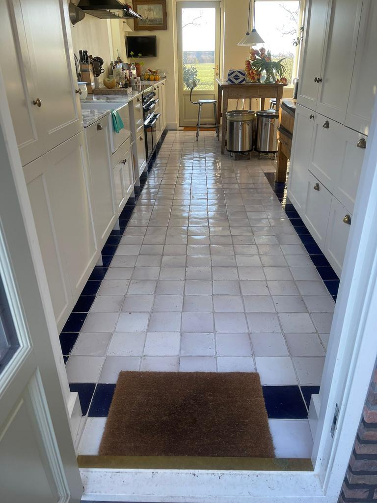 Oude handvorm geglazuurde estrikken wit 17x17 85M2 uniek!, Doe-het-zelf en Verbouw, Tegels, Keramiek, 10 m² of meer, Vloertegels