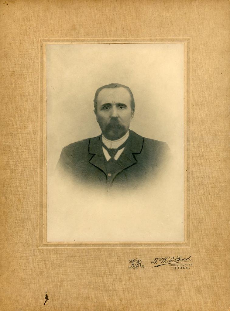 KABINETFOTO – Oudere man, F.W. DE RAAD LEIDEN (PH076), Verzamelen, Foto's en Prenten, Gebruikt, Verzenden, Foto, Voor 1940