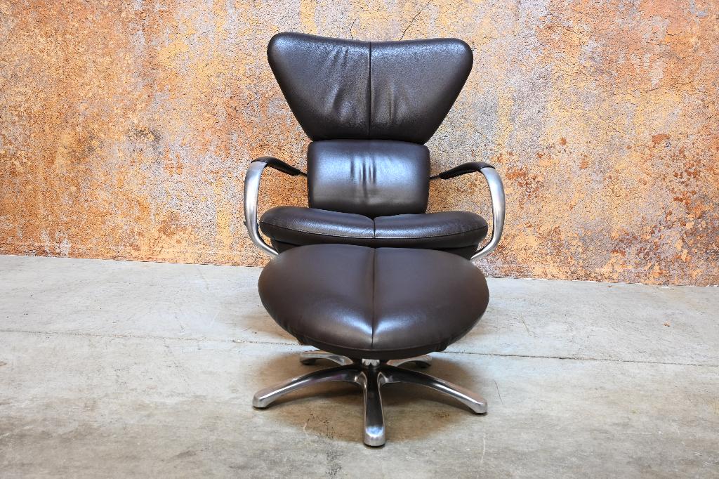 ZGANieuw bruine leren Leolux Formi design fauteuil + hocker, Leolux, Leolux, 75 tot 100 cm, Ophalen of Verzenden