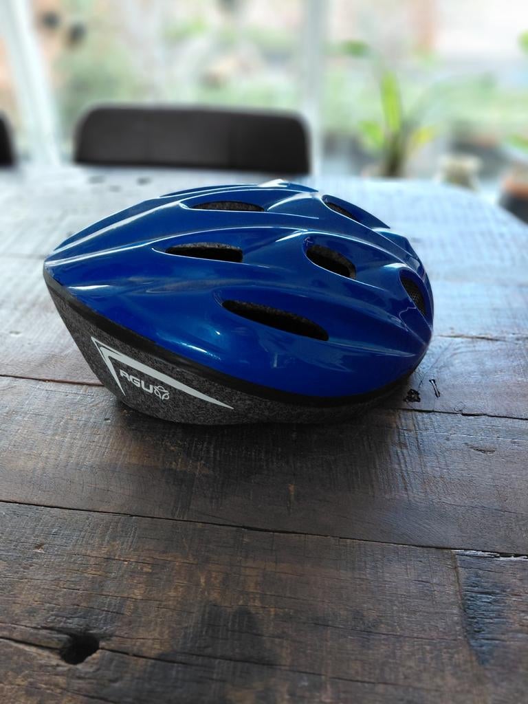 Blauwe fietshelmen, Ophalen