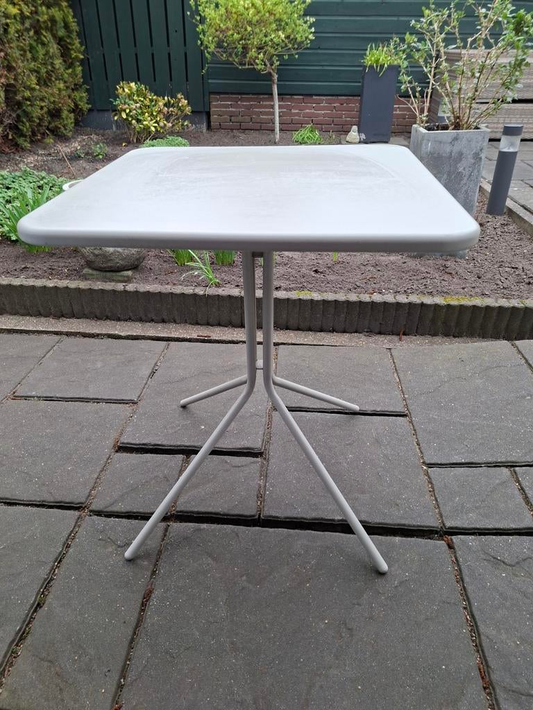 Tuintafeltje., Ophalen, Zo goed als nieuw, Vierkant, Metaal