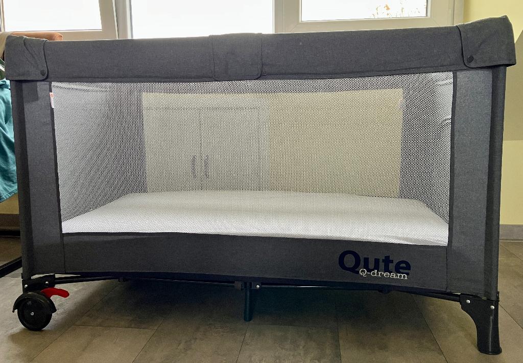 Qute Q-dream campingbed + matras + hoezen, Ophalen, Gebruikt, Reisbedje