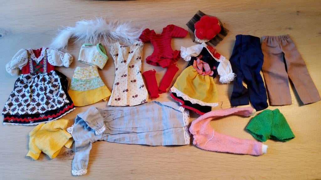 Vintage Barbie Sindy Fleur Tienerpop outfit ballerina hoed., Ophalen of Verzenden, Zo goed als nieuw, Fashion Doll